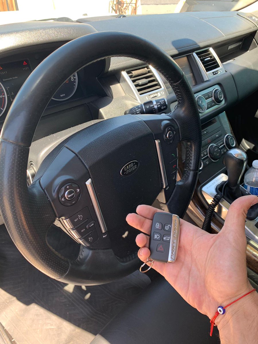 TempeLockShop's tweet image. 2012 #LandRover #RangeRover Sport - All Keys Lost.
• Programming smart key via #AutoProPAD by #XTOOL
• Cutting Land Rover emergency key via #3DXtremeS Key Machine by Laser Key Product.
#rangeroversport #lostkeys #locksmith #arizona #Phoenix 
Learn more: sundiallocksmith.com/car-key-replac…