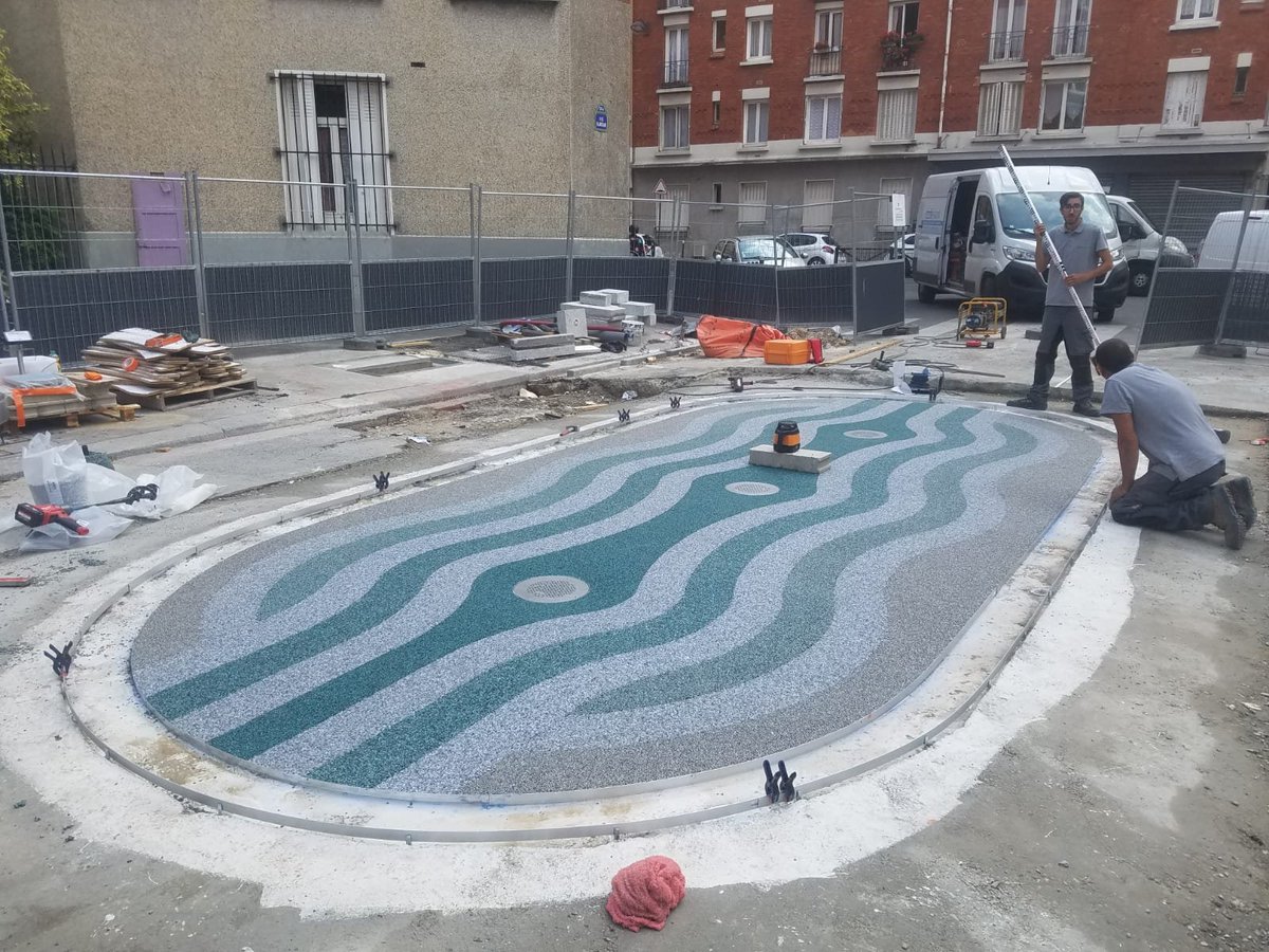 FAIRE_PARIS's tweet photo. [AéroSeine] Bouche de rafraîchissement en construction en vue de la canicule de la semaine prochaine, rue Blanchard Paris 20e🔥💦

Un projet d' @IsabelleDaeron pour FAIRE 2018 ! https://t.co/yStQnYY38d