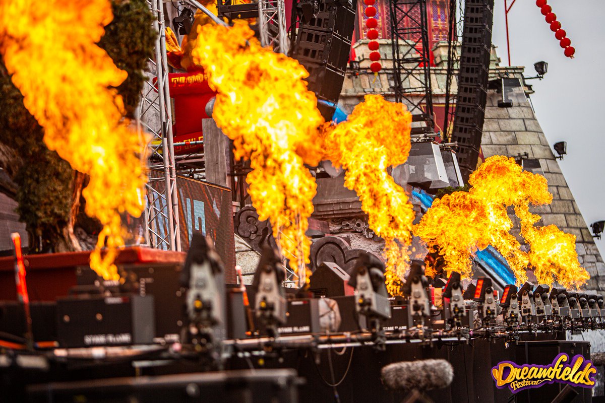 🔥🔥The festival season of CLF is officially on fire! 🔥🔥

Where have you seen CLF fixtures?

Picture taken by richardbrunsveld.nl at