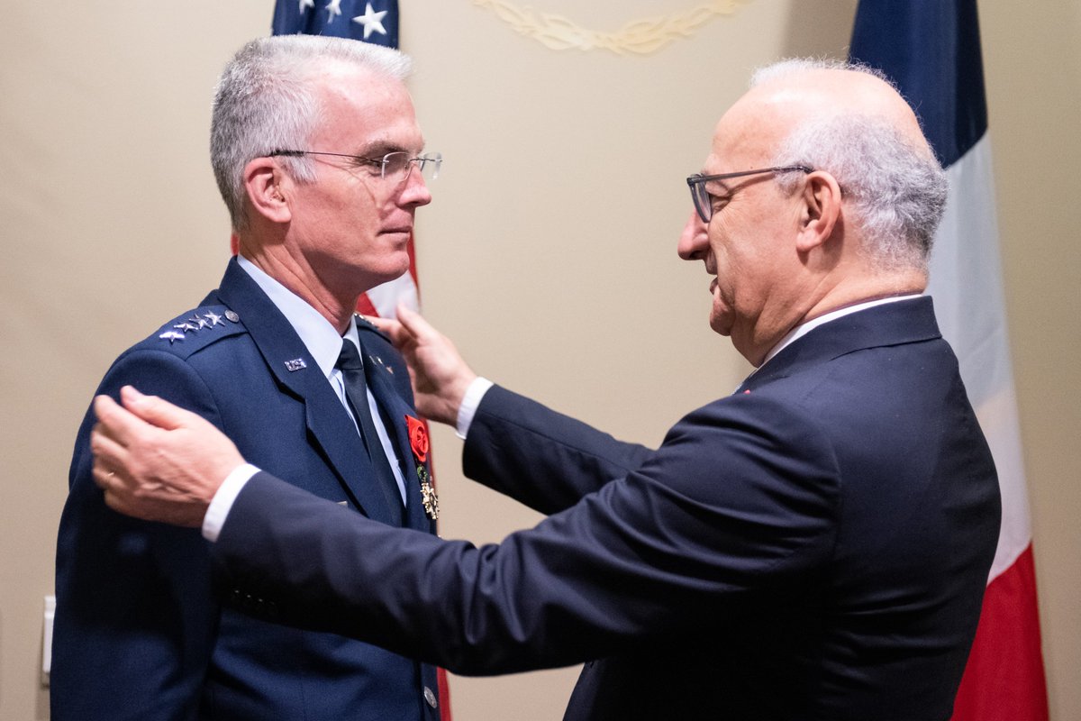thejointstaff's tweet photo. ''You have been instrumental in furthering cooperation between the United States & the French armed forces." @Ph_Etienne ๐บ๐ธ-๐ซ๐ท
Read about #France's Legion of Honor presented to #GenSelva yesterday & watch the full ceremony: https://t.co/MopjVNsgzk
@Defense_gouv |@DeptofDefense https://t.co/u5eWzenfZc