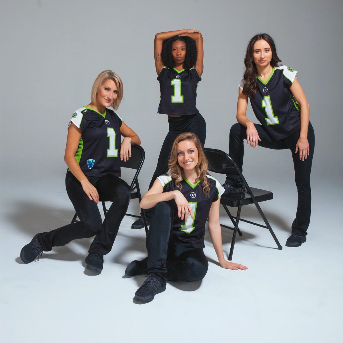 Grab your #GirlSquad its the weekend, baby 😎🙌🏻