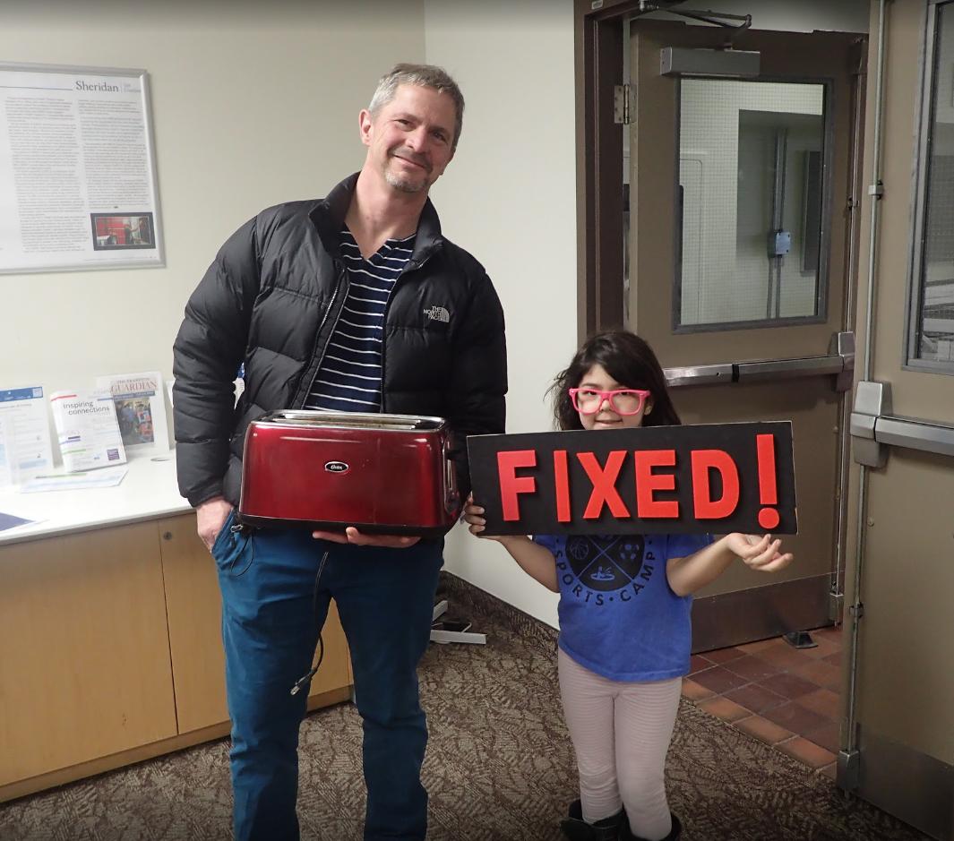 BramptonLibrary's tweet image. Repair Cafe hits #SpringdaleBranch tomorrow at 11am! Bring in your broken household items, and get them fixed by our community volunteers. #fixit #diy #repaircafe #brampton