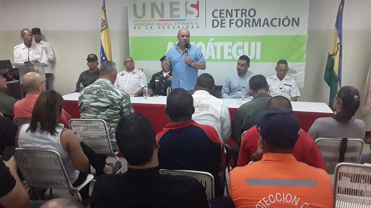 ivsslasgarzas's tweet photo. Este tipo de reunión busca la construcción de un mejor país en materia de servicios públicos, dónde la consolidación del servicio de salud es una de las más importantes para salir victoriosos en medio de la Guerra que enfrentamos @NicolasMaduro @magallyvina @edcar24 @ivssoficial https://t.co/6U3diLC6IW