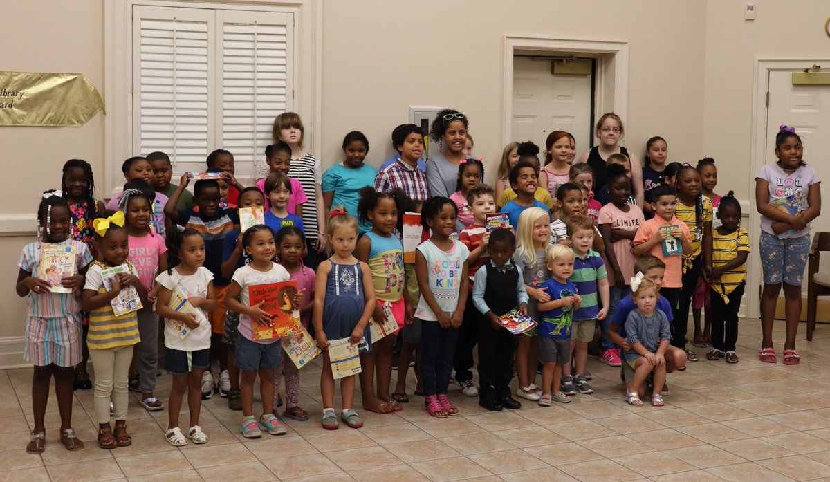 SWGRL's tweet photo. Families had a great time at the library yesterday for our Grand Prize Drawing and Photo! Thank you to everyone who participated in the program this year, and remember to register again in Summer 2020! #georgialibraries #SummerReading #bainbridgega #colquittga #donalsonville https://t.co/cCg7GBWFNW