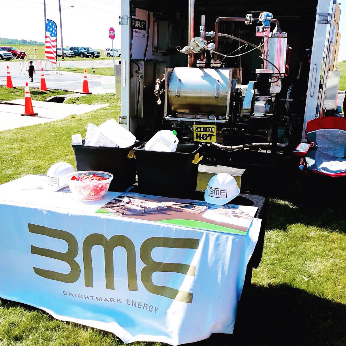 BrightmarkE's tweet image. Check out the Brightmark Team representing at the Steuben County Balloon Fest and educating the public on #plastic #recycling and how we #recycleeverything 🎈♻️👏
📷 cred: JICI + Mike Dungan