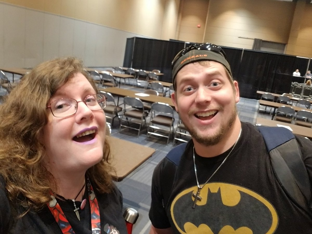 CrymsonPleasure's tweet photo. I didn't get to hang out with @d_nap17 for very long and I'm sad about that but he is one beautiful dude that I hope to sit down at a table with real soon! I choose him for my #FF so go give him all the hugs #Dralacon #DralaFam https://t.co/JVgJQ7T9tw