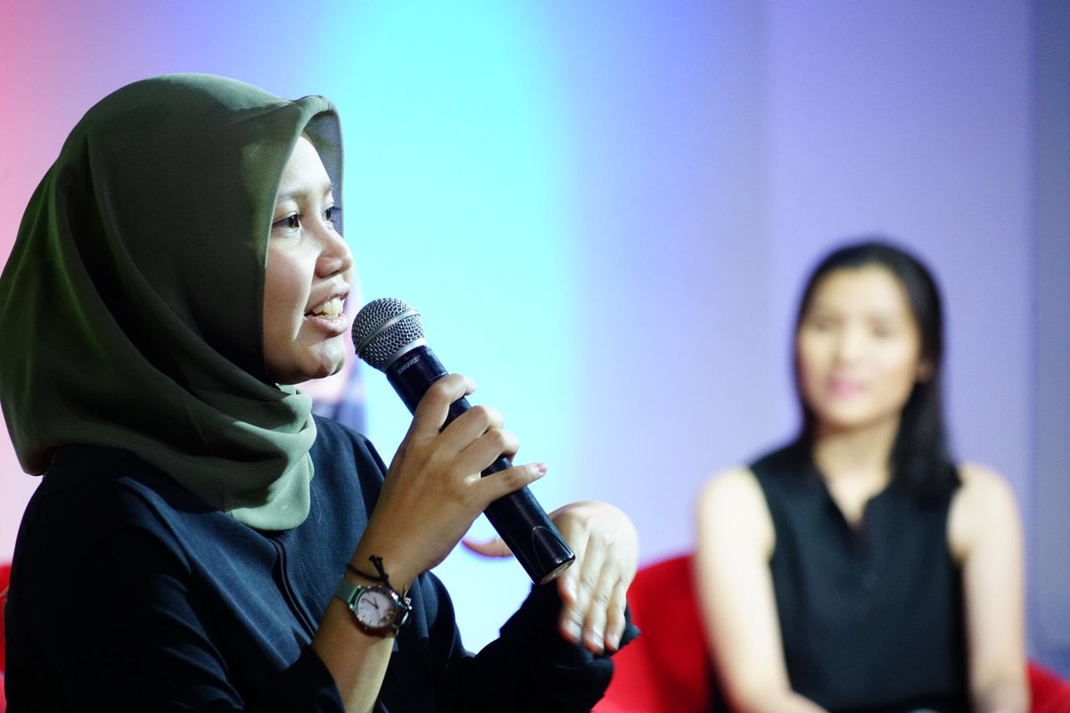 Girls power! Para perempuan mahasiswi #StudiAS tadi berbagi kisah sukses mereka untuk bisa memperoleh gelar pascasarjana di universitas Amerika Serikat. Gimana, sudah mulai punya bayangan dong gimana caranya bisa mengikuti jejak sukses mereka? :D <a href="/EdUSAIndonesia/">EducationUSA Indonesia</a>