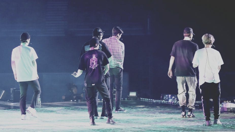 ExoHalu's tweet photo. Nemenin dari latihan sampai juga di konser . Untung laki sendiri

#EXplOrationinSeoulday1 https://t.co/h3IaOWcRrG