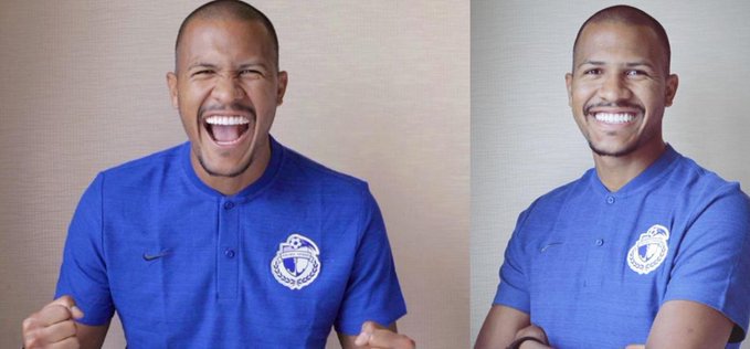 Vinotinto18_'s tweet photo. OFICIAL. Salomón Rondón es nuevo jugador del Dalian Yifang de China. Después de una década en Europa, el histórico goleador venezolano se va un fútbol de menor exigencia. https://t.co/ldxOJZBP0T