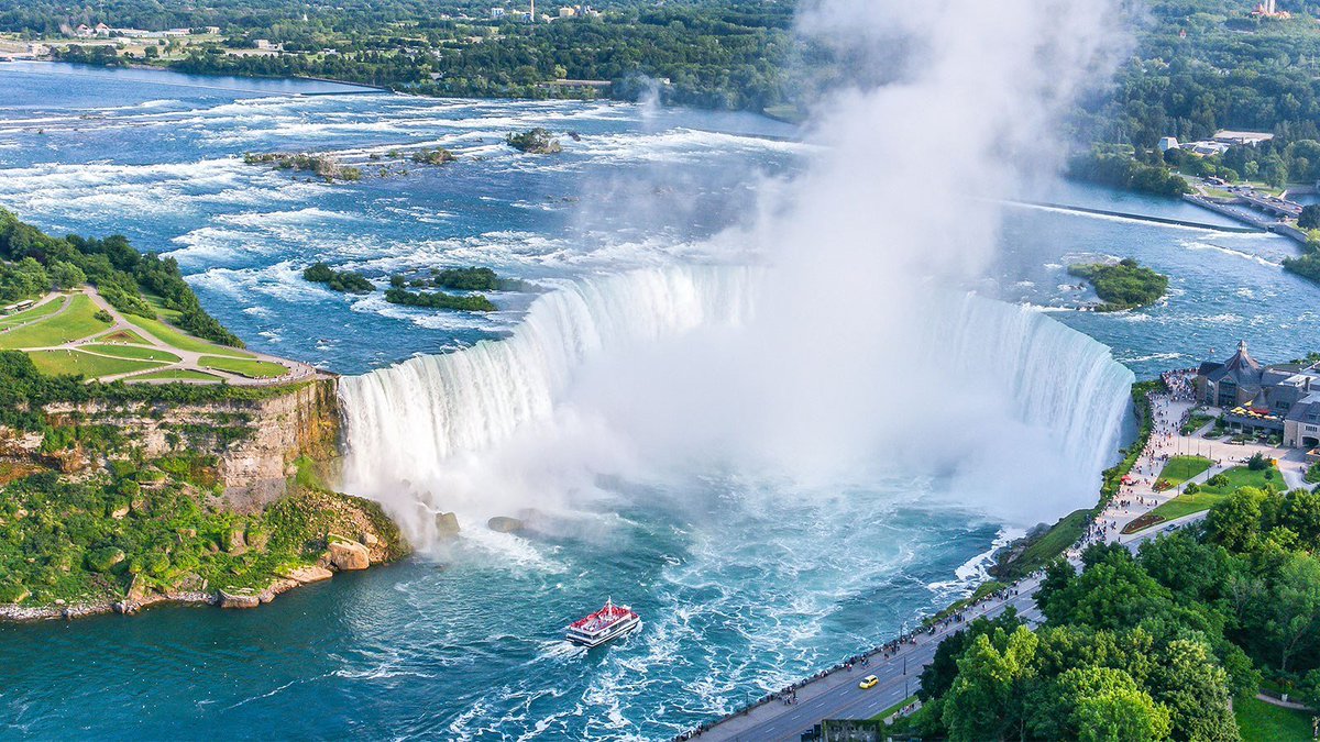 TGIF!  What is your favourite Niagara Falls activity on a hot summer weekend? We want to hear from you! #NiagaraFalls #clubitalia #summerInNiagaraFalls #weddingVenue #summertime #lookingForRecommendations