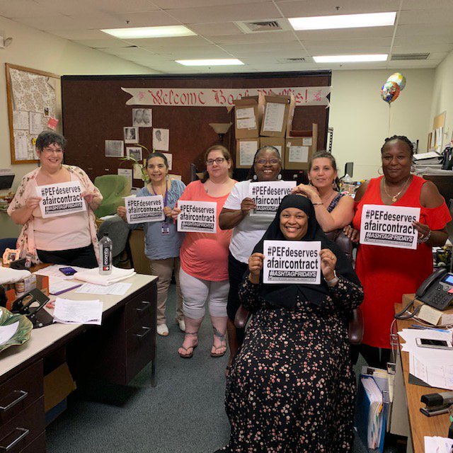 NYSPEF's tweet photo. #PEF members are showing their collective strength today! Keep those signs up high and send us your pics!! Our unity is our strength!!
#ashtagFridays #PEFdeservesafaircontract #FamiliesSupportPEF #IsupportPEFcontractteam #GivePEFaContractNow #ContractStrong https://t.co/nTAKLcszc9