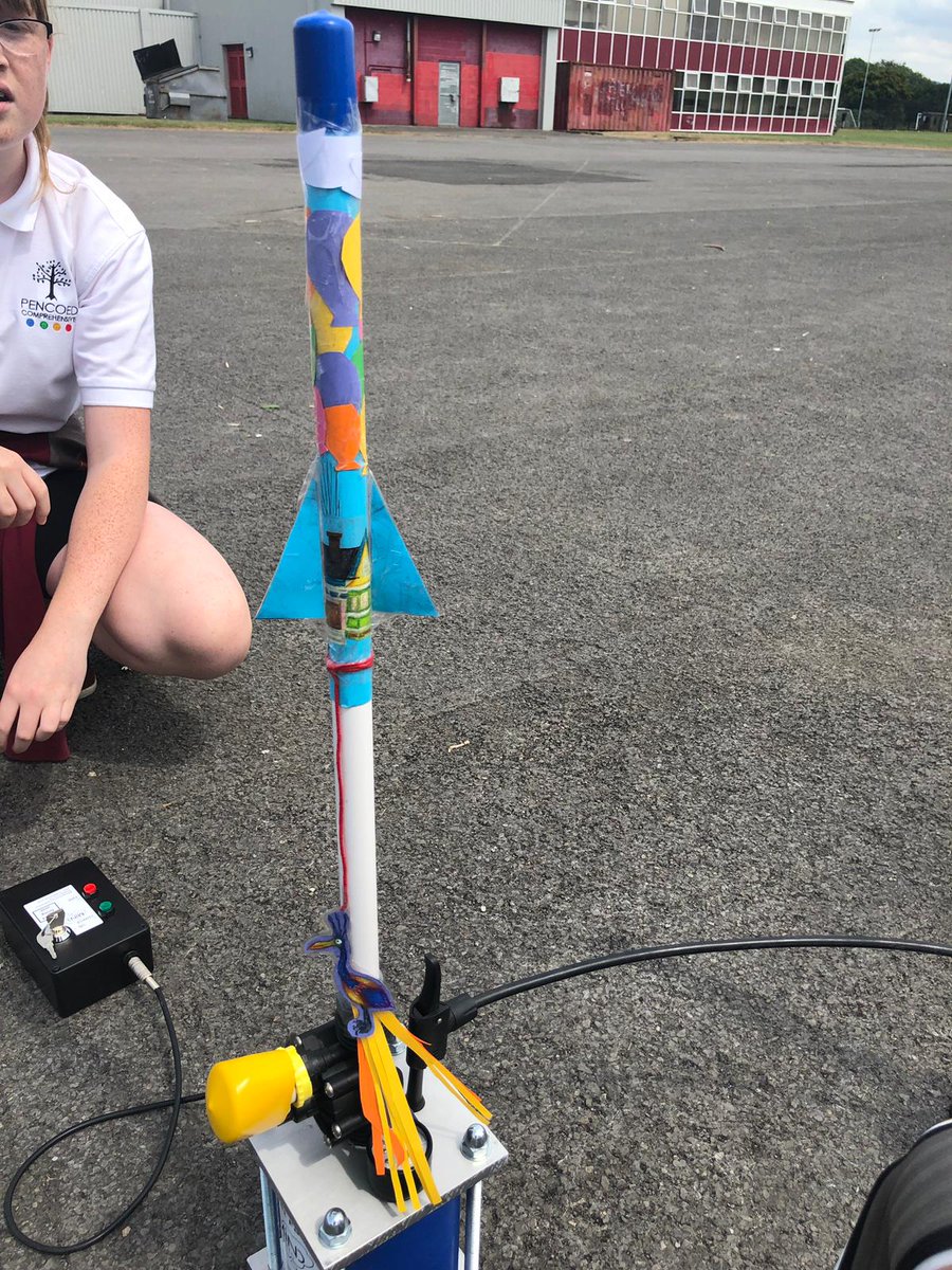 PencoedScience's tweet photo. Year 8 made some fantastic rockets yesterday. Sunny skies for launch unlike today! #rocketscience #isitabird #uprocket https://t.co/57E5qaO4gf