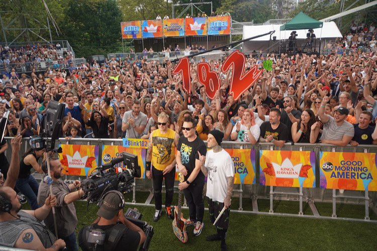 blink-182 tweet media
