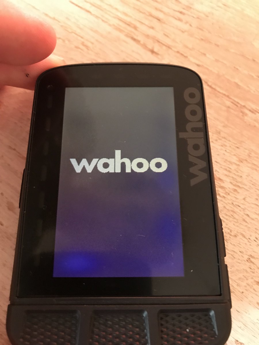 Casper0nline's tweet photo. @wahoofitness is this normal? Looks like backlight bleeding or something similair. Brand new product, just received… https://t.co/tM1gmqdIIS