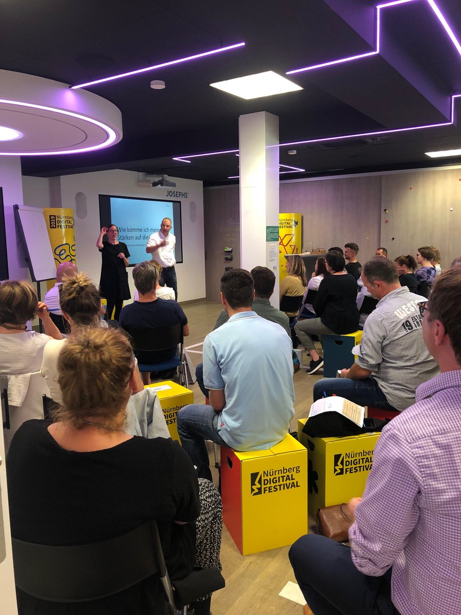 Super volles Haus und gute Stimmung beim <a href="/nuedigital/">Nürnberg Digital Festival</a> Festival im <a href="/JOSEPHS_LAB/">JOSEPHS_Lab</a> heute Nachmittag. Es geht um Erfolg und Erfüllung in der New Work World #NewWork #event #Nürnberg