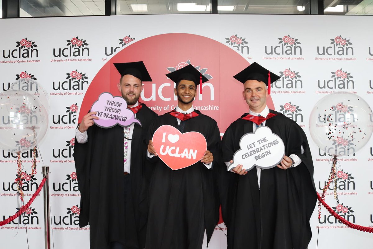 Meeha_x's tweet photo. #UCLanGraduates https://t.co/8gKJzY010h