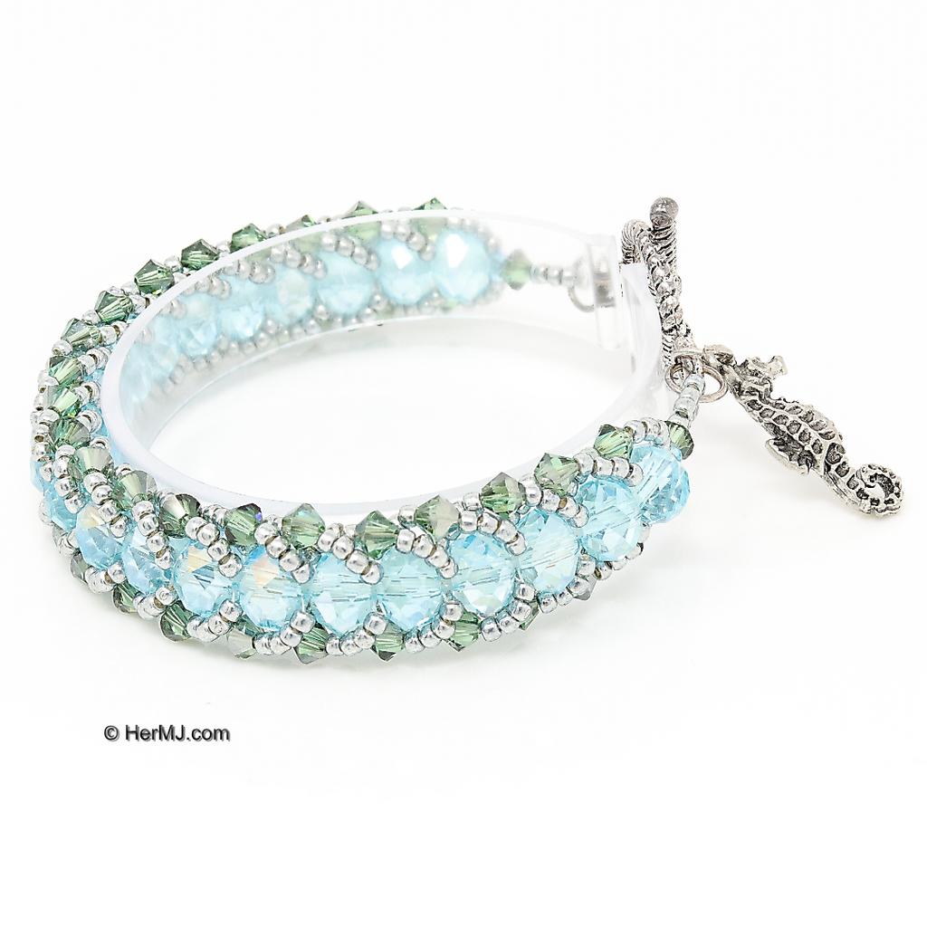 Charm(ing) Aquamarine Seahorse Bracelet.

www.HerMJ💋com

#artisanmadejewelry #bracelethandmade #braceletlove #braceletlover #jewelrydesigners #jewelrylove #jewelerylover #bracelets #fashionjewelry #finejewelrydesign