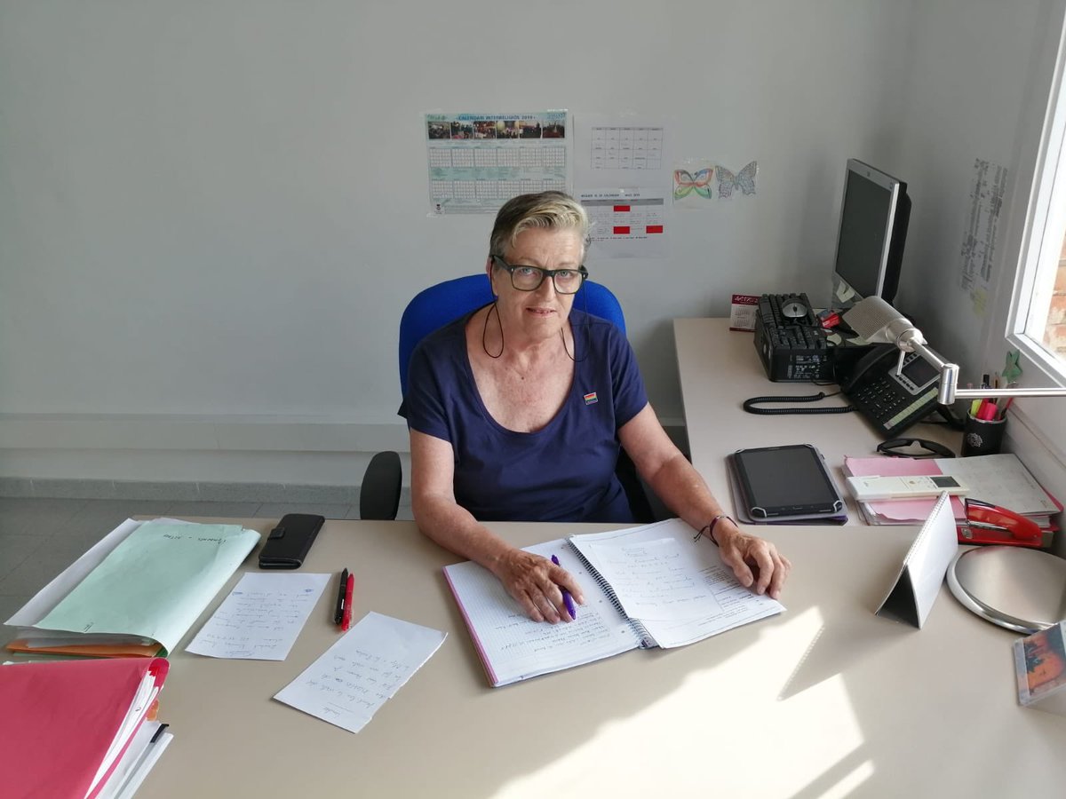 Aquesta és la nostra companya Marián Anguita, regidora de l'Àrea d’Acció Social i Igualtat. Seguiu-la a Facebook i Twitter per estar al dia de la seva feina. En Comú fem govern a Blanes✊🏻#BlanesEnComúPodem

Twitter: <a href="/Marianguitafe/">Marian Anguita</a>