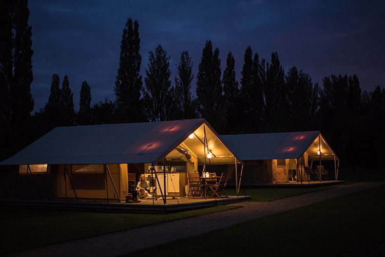 VisitDevon's tweet photo. Fancy a camping holiday, but don’t like the idea of pitching your tent? @CampandCaravan offer pre-erected safari style glamping tents on 5 sites across Devon, packed full of all your favourite creature comforts!
https://t.co/Ui2bIq38oG
#VisitDevon #LoveDevon #CampinginDevon https://t.co/JfwPVPoXX5