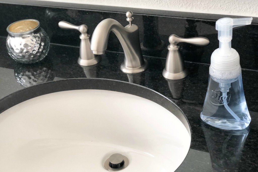 williamegoeml's tweet photo. #Ad My kids want to be outside all summer long and that means they get messy with a capital M. No worries though. Thanks to @Dial and @Walmart cleanup is a breeze! Check out this mom's go-to products here: https://t.co/ZoTnqpfAuw #ShopDialAtWalmart https://t.co/AkFSx8r4oL