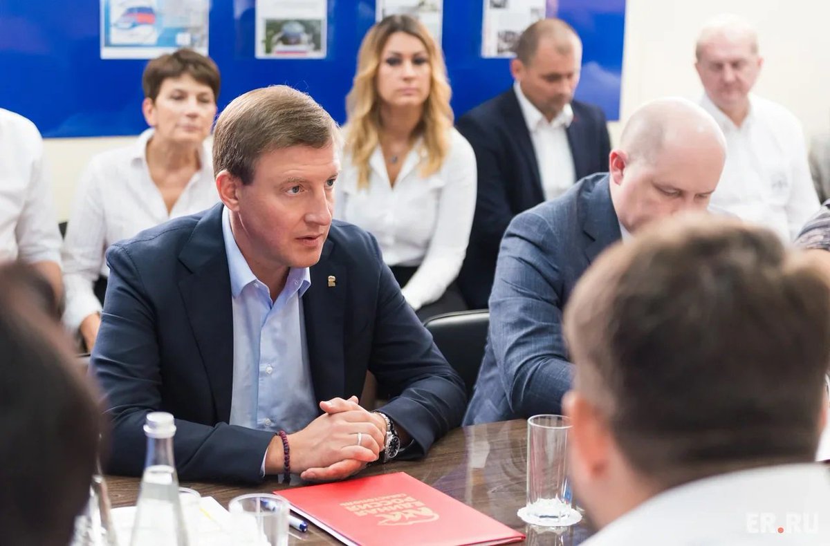 «Единая Россия» обеспечит общественный контроль за ходом работ по благоустройству дворовых территорий в Севастополе. По словам Турчака, ни один акт приемки работ не будет принят исполнительной властью без подписи старших по дому или двору. Подробнее: er.ru/news/183537/