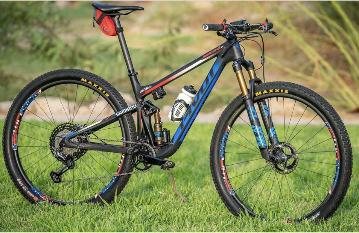 BikeTogs's tweet photo. Prepared for takeoff. @tlideen heads to Brazil for 24 Hour World Champs @pivot_cyclesusa #mach4sl #endurance #mtb #wembo #brasilride #ridetogs #gothumbsup #landonthepodium https://t.co/SJzCGZevtM