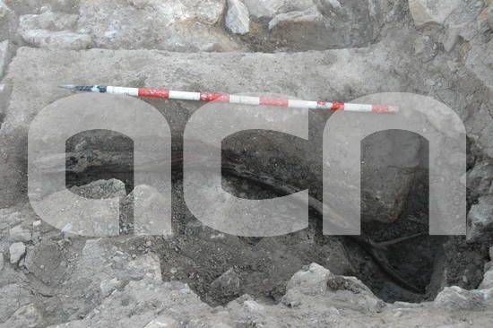 ACNponent's tweet photo. Troben una forca de fusta en molt bon estat de conservació al poblat ibèric dels #Vilars d'Arbeca. Les campanyes arqueològiques d'estiu de la @UdL_info també han descobert una gran estructura defensiva al poblat del #Gebut, a Soses https://t.co/F3KjFD32kN https://t.co/kRxMIUrbL1