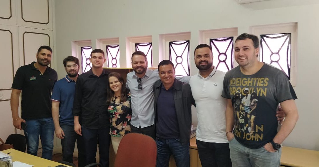 mdbsergipe's tweet photo. Reunião produtiva hoje no diretório estadual com a Juventude do MDB. Traçamos objetivos e planejamento para o 2º semestre de 2019, bem como o fortalecimento do nosso partido a partir da participação da juventude sergipana. Novas ideias e renovação. Esse é o MDB Sergipe. 
#MDBSE https://t.co/G16IZiRyr2