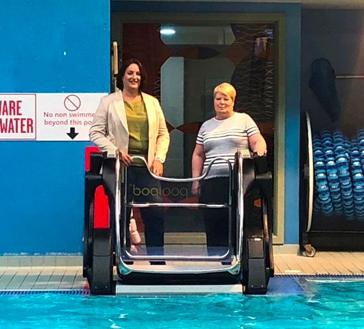 WodcNews's tweet image. Now everyone can have a chance to be in the swim at Carterton Leisure Centre thanks to this fantastic piece of new kit. Come and give the #Poolpod a try! socsi.in/Ekrle