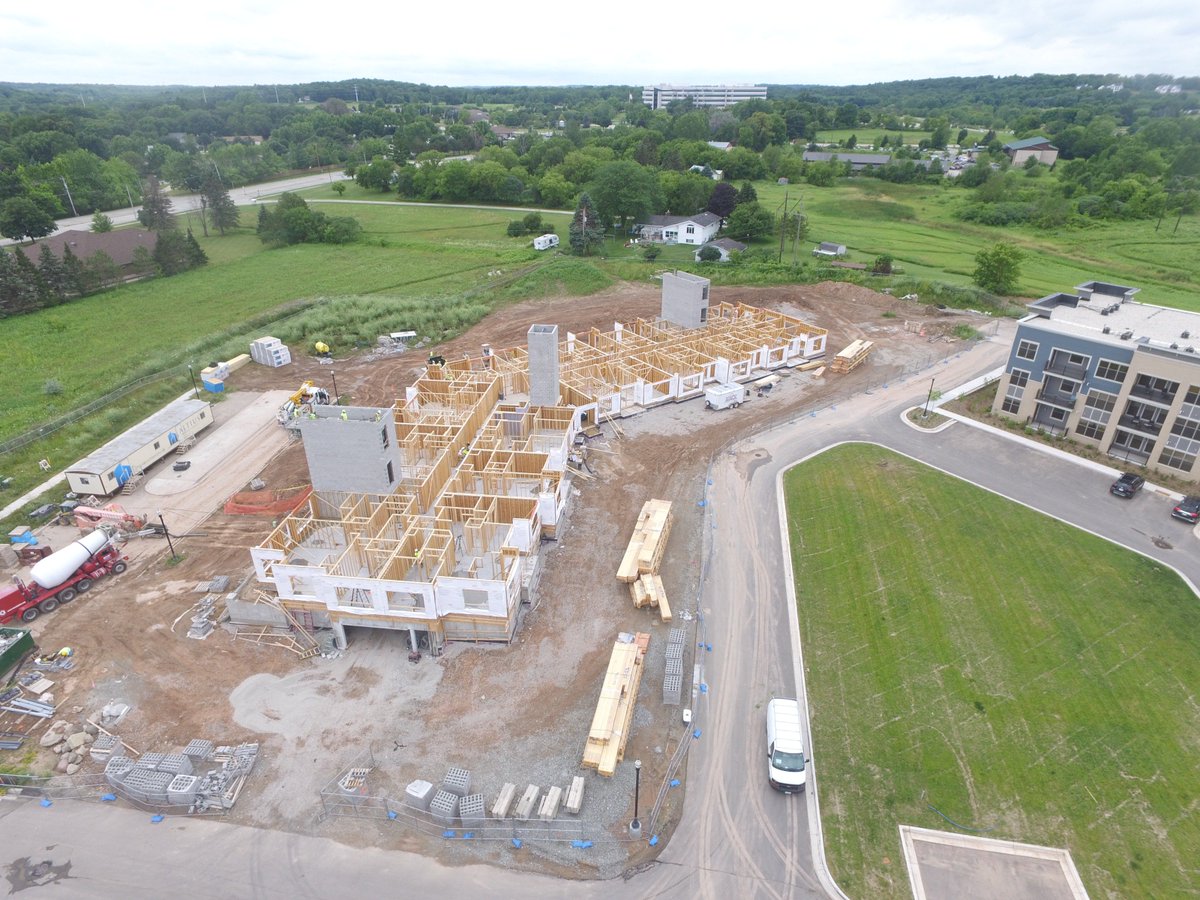 AltiusCompany's tweet image. Check out the progress being made at Howard Commons. This is the second phase of these luxury apartments in @cityofhoward 
#BuildItBetterTogether #VillageofHoward #HowardCommons #AltiusBuildingCo #LuxuryApartments #Drone