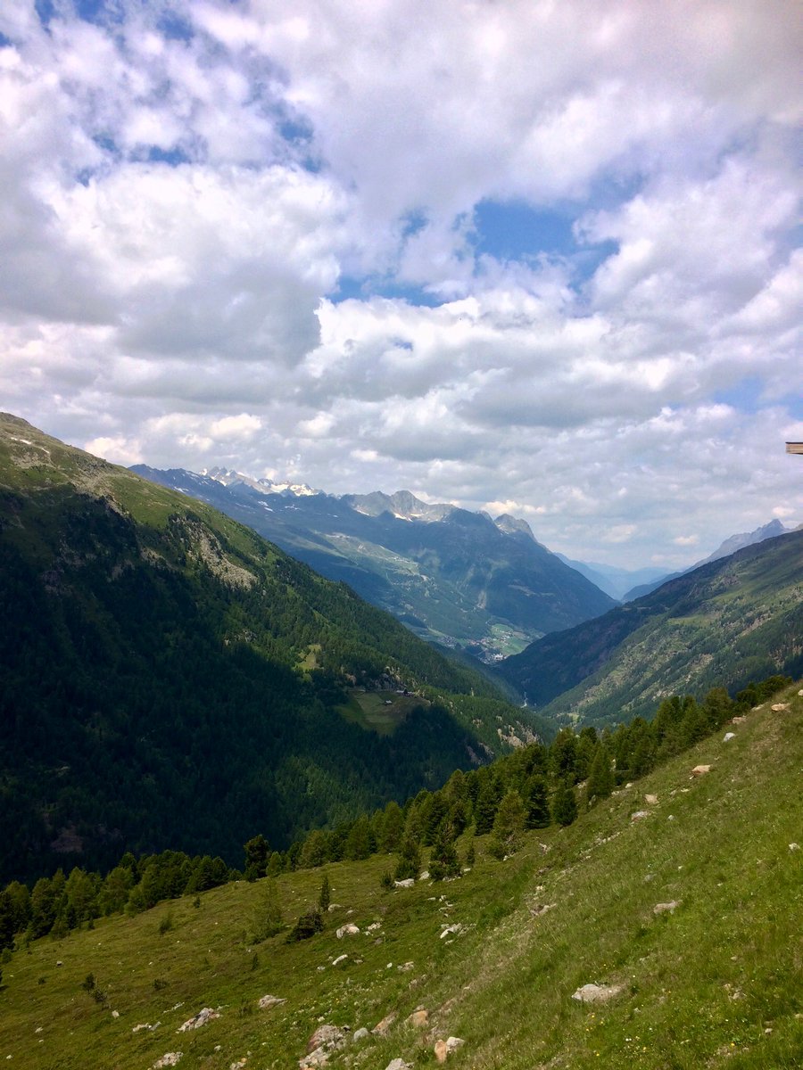 segliota's tweet photo. #Timmelsjoch 
Heute eine Fahrt ins Blaue. Nun geniessen wir die Gastfreundschaft im Hotel #Fayn in der Nähe von Meran. https://t.co/yccYsAHS89