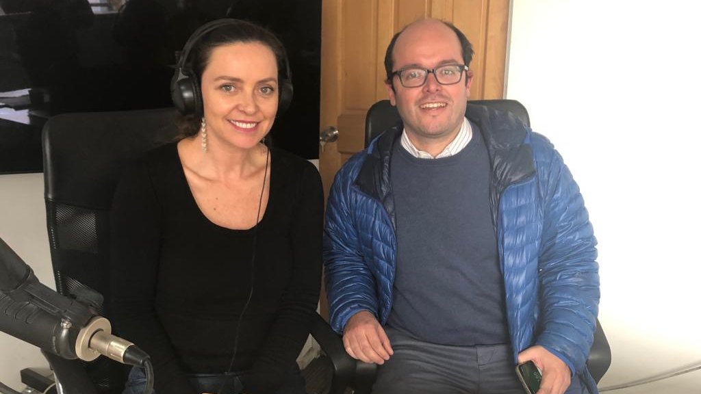 radiolaclave's tweet photo. Alberto Garrido (@titog), fundador de https://t.co/iCse7sSYfA, conversa ahora con @elenadressel sobre esta plataforma de gestión de datos para establecimientos educacionales, que busca potenciar el trabajo de equipos administrativos y docentes.
#EmprenderEsClave https://t.co/Dnzg21kgyg