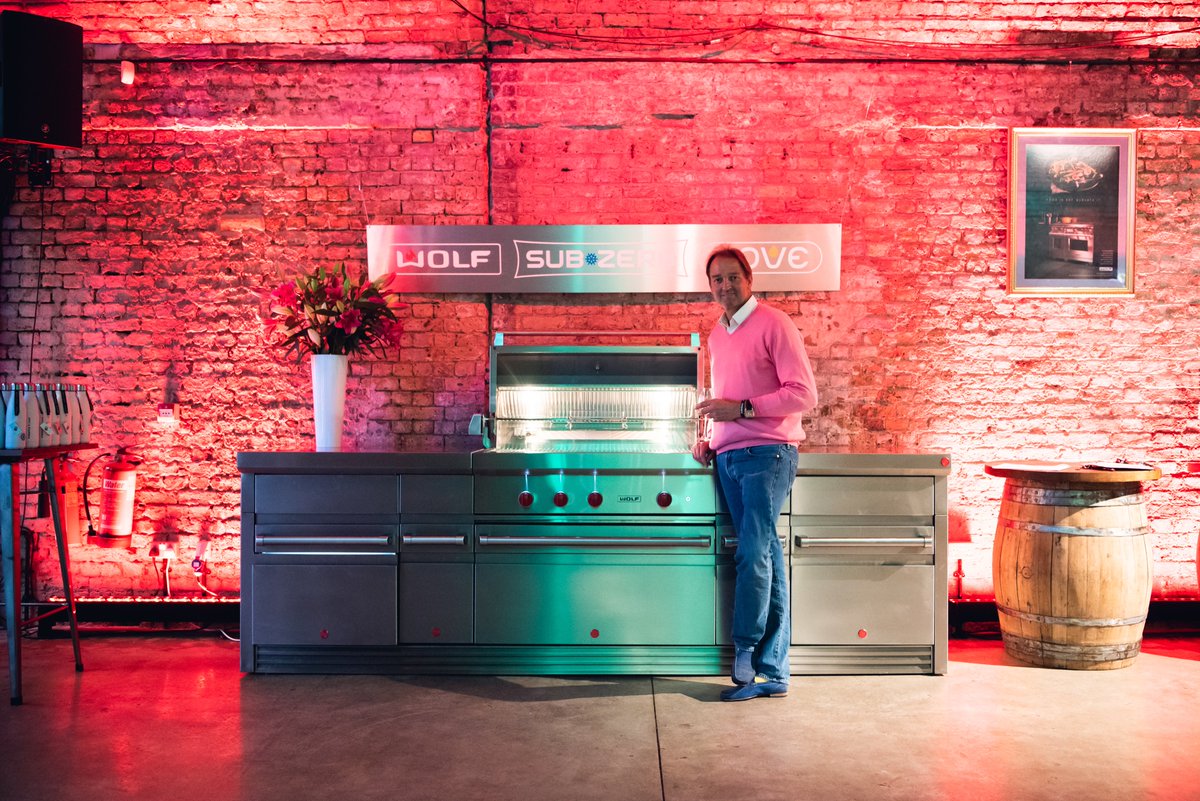 craigdavies9's tweet photo. Cool dude for a cool BBQ @ChefGalton @SubZeroWolfUK https://t.co/rsluq7eSuH