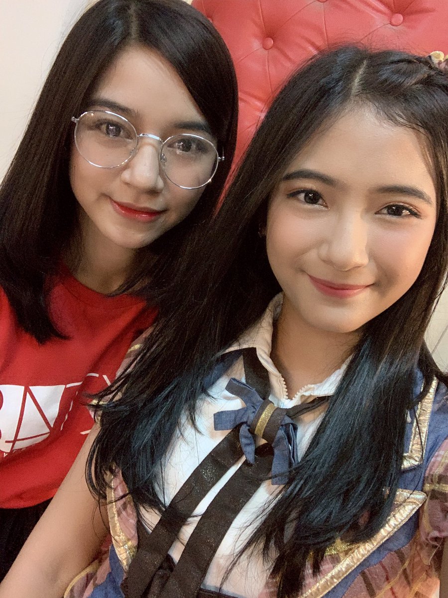 Jinansafa_'s tweet photo. Tft💕 jangan lupa besok handshake dan lusa ada konser Team J dan Graduation ci Yupi 💝 jangan lupa datang yaaa semuaaaa👏🏻 https://t.co/XV3qsinaA1