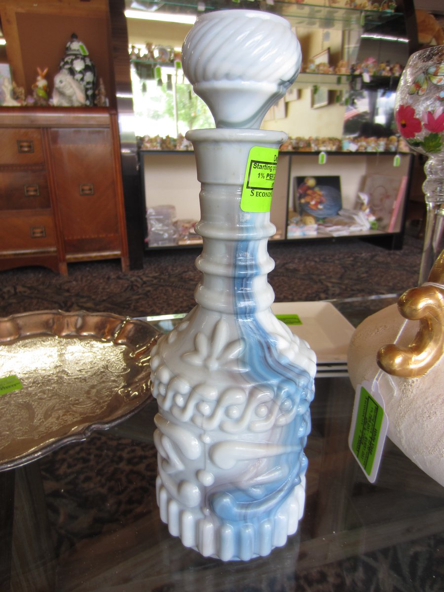 SecondsCity's tweet photo. Calling all decanter fans! Whether you use them for their original purpose, or simply as a decorative accent filled with colorful sand, we've got an array of bottles in all sizes and shapes. #FriYay #TGIF

Prices drop 1% per day. Call 440-845-3000 for info. #ShopSmall #LocalCLE https://t.co/A6T4zsbZRH