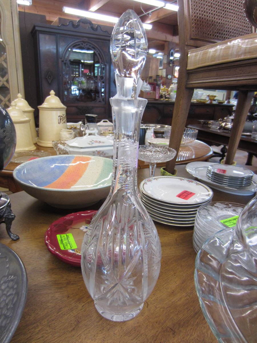 SecondsCity's tweet photo. Calling all decanter fans! Whether you use them for their original purpose, or simply as a decorative accent filled with colorful sand, we've got an array of bottles in all sizes and shapes. #FriYay #TGIF

Prices drop 1% per day. Call 440-845-3000 for info. #ShopSmall #LocalCLE https://t.co/A6T4zsbZRH