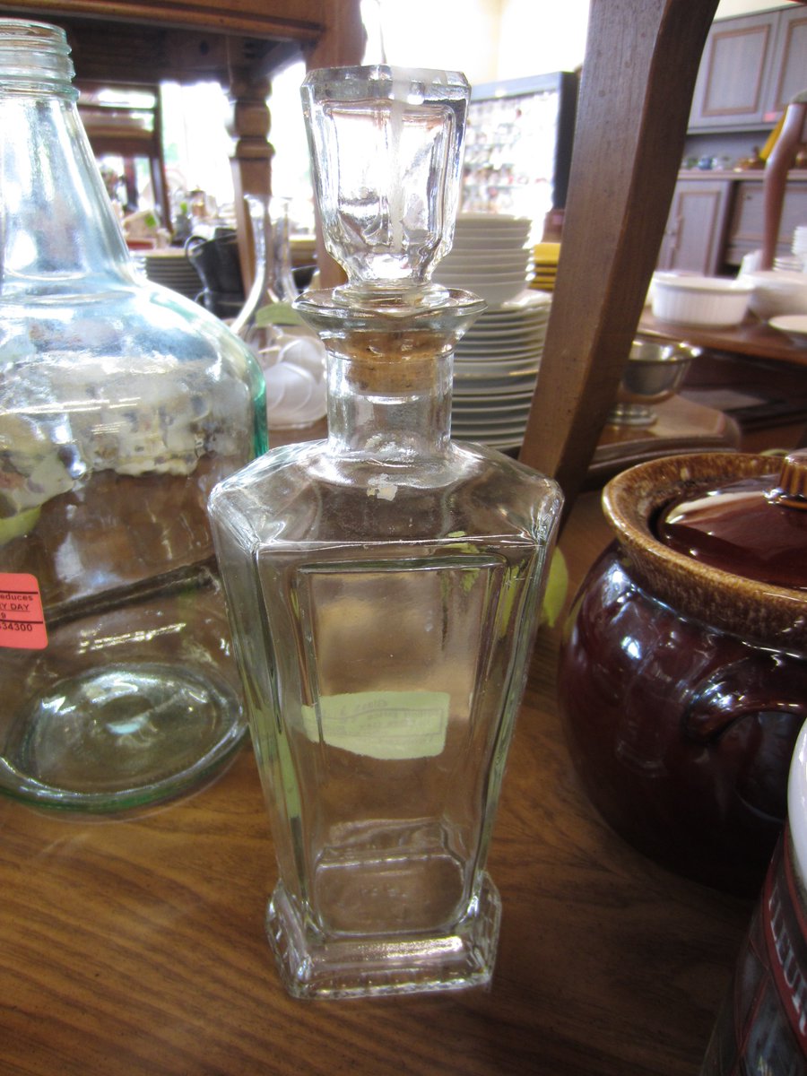 SecondsCity's tweet photo. Calling all decanter fans! Whether you use them for their original purpose, or simply as a decorative accent filled with colorful sand, we've got an array of bottles in all sizes and shapes. #FriYay #TGIF

Prices drop 1% per day. Call 440-845-3000 for info. #ShopSmall #LocalCLE https://t.co/A6T4zsbZRH