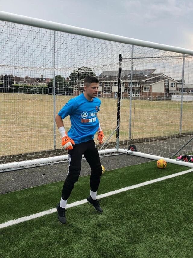 GDGoalkeeping's tweet photo. More happy goalkeepers @anianimates.molloy.ufl wearing a range of our gloves from @erithtown
#gdgk #venom #phantom #glove #ranges #goalkeepergloves #gkgloves #erithtownfc #grassroots #semipro #development #training #matchday https://t.co/L6mSH839WP