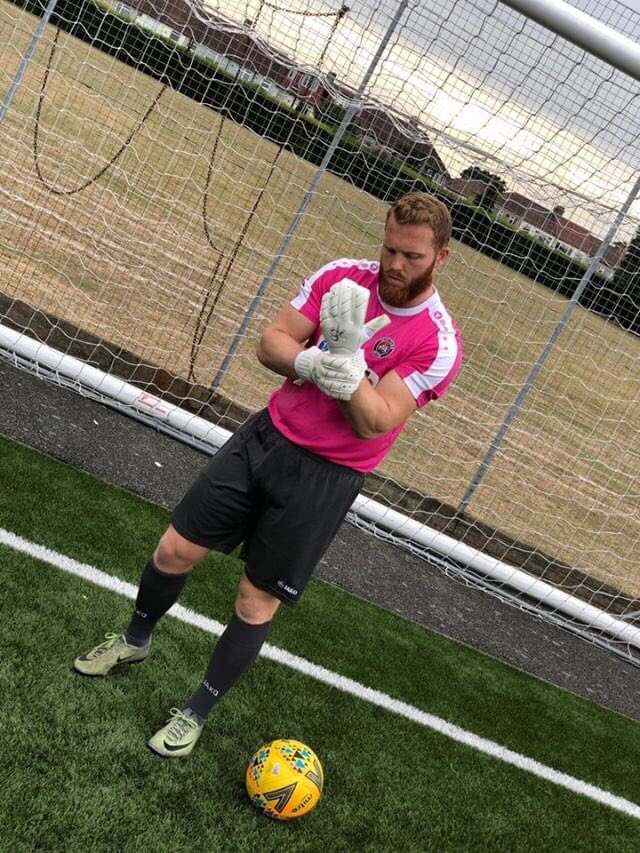 GDGoalkeeping's tweet photo. More happy goalkeepers @anianimates.molloy.ufl wearing a range of our gloves from @erithtown
#gdgk #venom #phantom #glove #ranges #goalkeepergloves #gkgloves #erithtownfc #grassroots #semipro #development #training #matchday https://t.co/L6mSH839WP