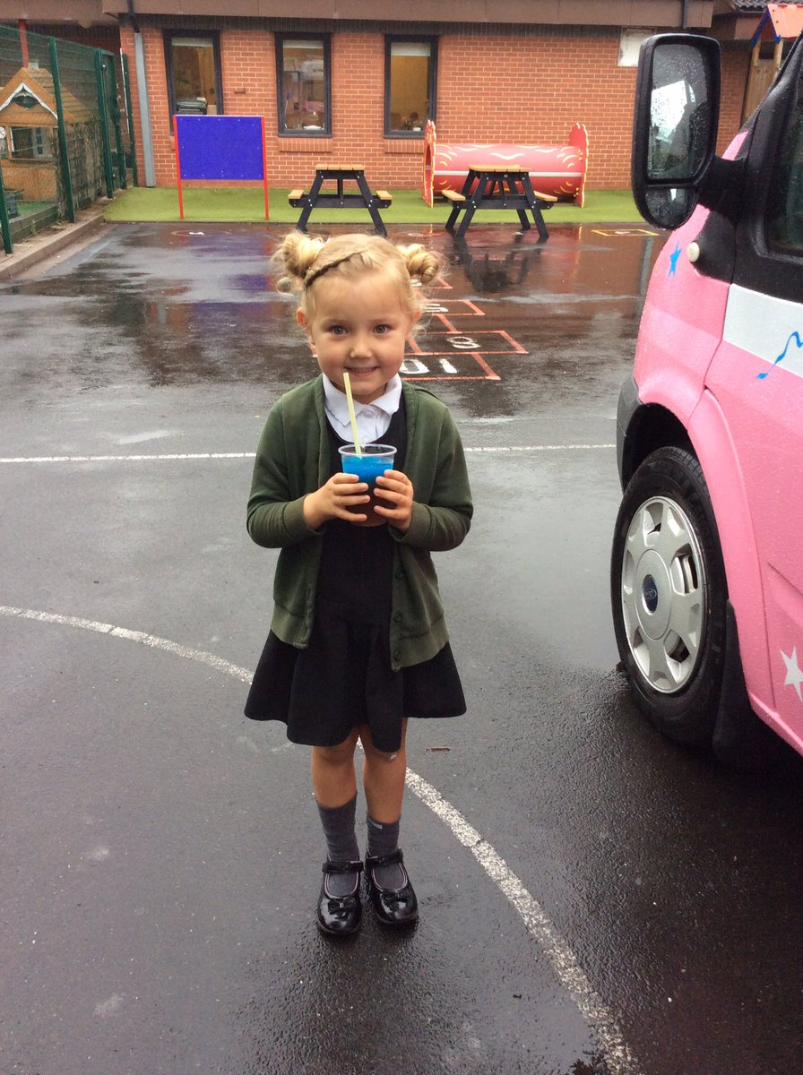 YearRBedford's tweet photo. What a lovely treat to end the school year 🍦🍧🍭 https://t.co/FlgQFHY9Dw