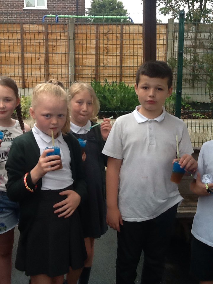 YearRBedford's tweet photo. What a lovely treat to end the the school year 🍦🍧🍭 https://t.co/1BOfoVKIh0