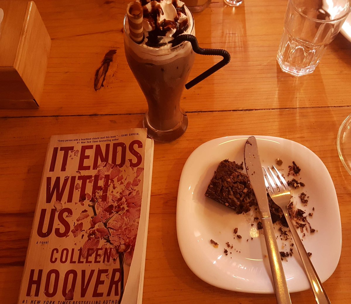 Harperwritess's tweet photo. Sometimes the one who loves you is the one who hurts you the most... 📖👀 https://t.co/CAmIHdg1gn