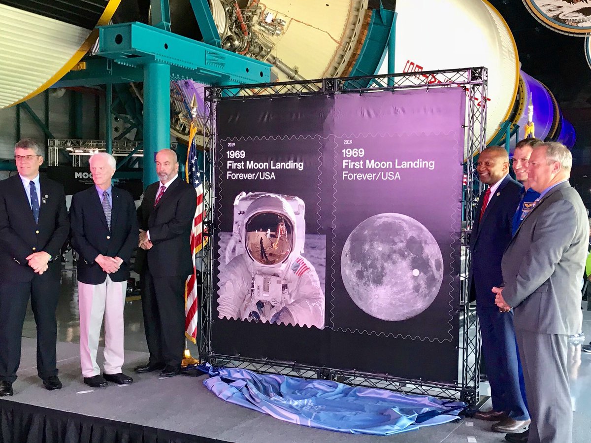 USPSCorpComm's tweet image. Spectacular new stamps celebrate the 50th anniversary of the Apollo 11 Moon Landing. Stamps are available at Post Offices nationwide, at USPS.com/shop and 800-STAMP24 #MoonLandingStamps #AstronautStamps