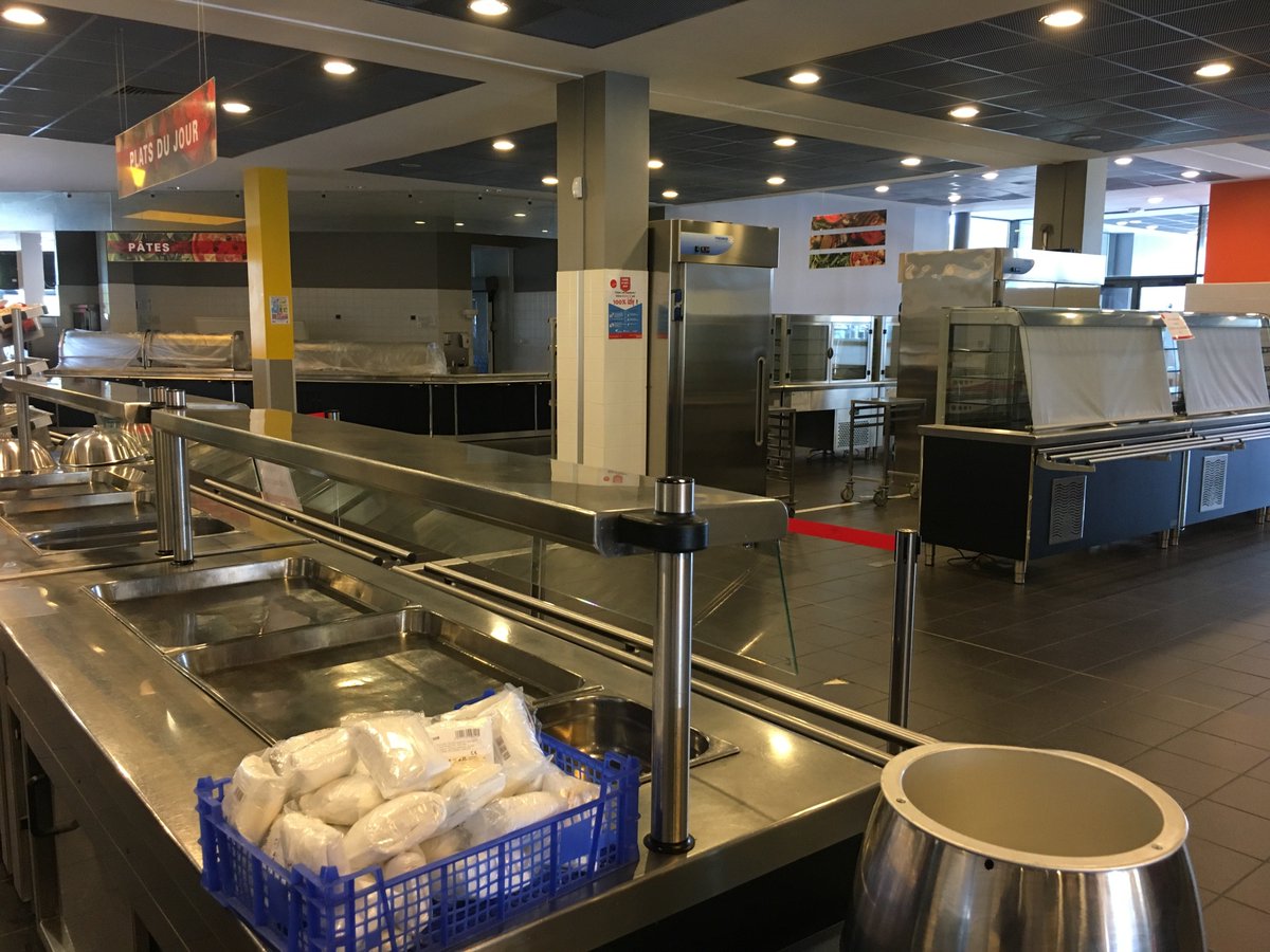 PrefetOccitanie's tweet photo. 🍳#OIV2019 Aujourd'hui, @PrefetOccitanie avec #DDCS31 et #DDP31 ont aussi visité les cuisines et le self du #restaurant #universitaire du @croustoulouse sur le site @UT3PaulSabatier afin de s'assurer du respect des obligations réglementaires en termes de sécurité sanitaire 👨🍳 https://t.co/43z3bM7T54
