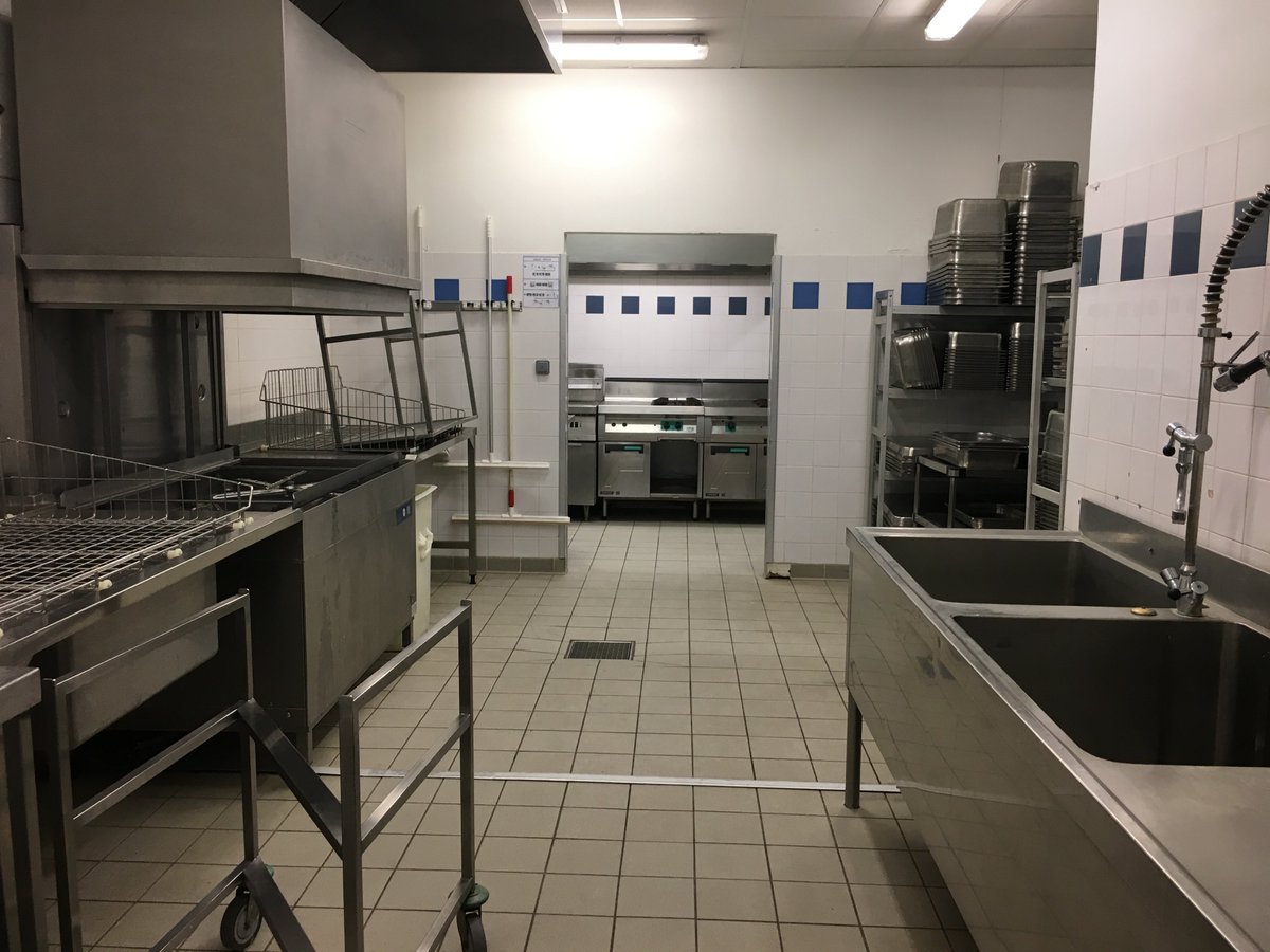 PrefetOccitanie's tweet photo. 🍳#OIV2019 Aujourd'hui, @PrefetOccitanie avec #DDCS31 et #DDP31 ont aussi visité les cuisines et le self du #restaurant #universitaire du @croustoulouse sur le site @UT3PaulSabatier afin de s'assurer du respect des obligations réglementaires en termes de sécurité sanitaire 👨🍳 https://t.co/43z3bM7T54