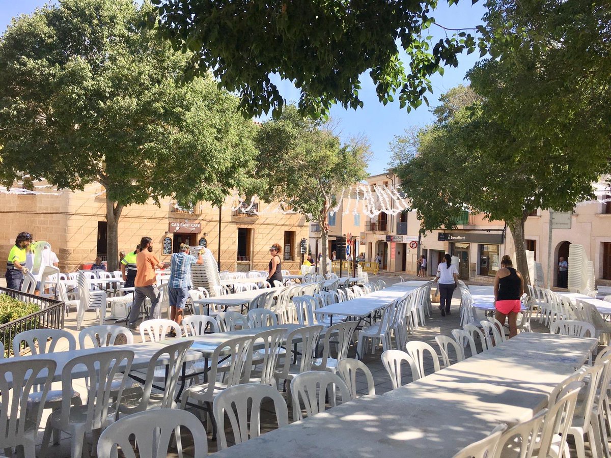 Algaidapsib's tweet photo. Tot apunt pel sopar a la fresca 2019. 2.100 persones i 20 grups preparats per al playback... molts d’anys i bones festes de Sant Jaume!!! https://t.co/thxwYpAvHg