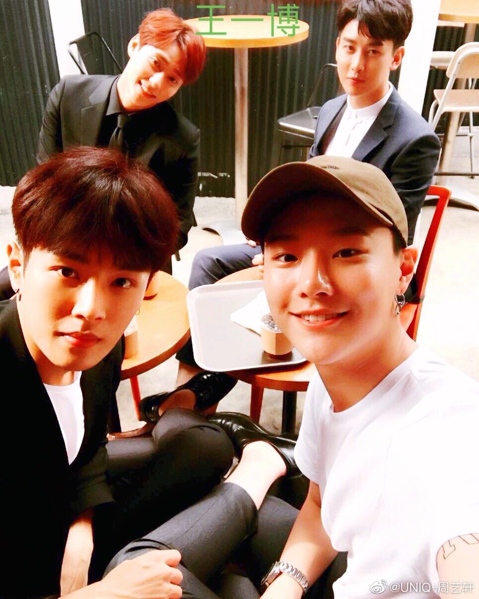 UNIQ_BRASIL's tweet photo. [#WEIBO] 19/07/19 Atualização de #Yixuan sobre o #Seungyoun na final do #PRODUCEX101:

"Quinto lugar, quinto lugar, quinto lugar, quinto lugar, quinto lugar 😭😭😭😭😭♥️♥️♥️♥️♥️ @ Seungyoun"

Ele também anexou uma foto com os demais membros. 💕

#조승연 #프로듀스_X_101 #UNIQ https://t.co/fWk6M7hNX7