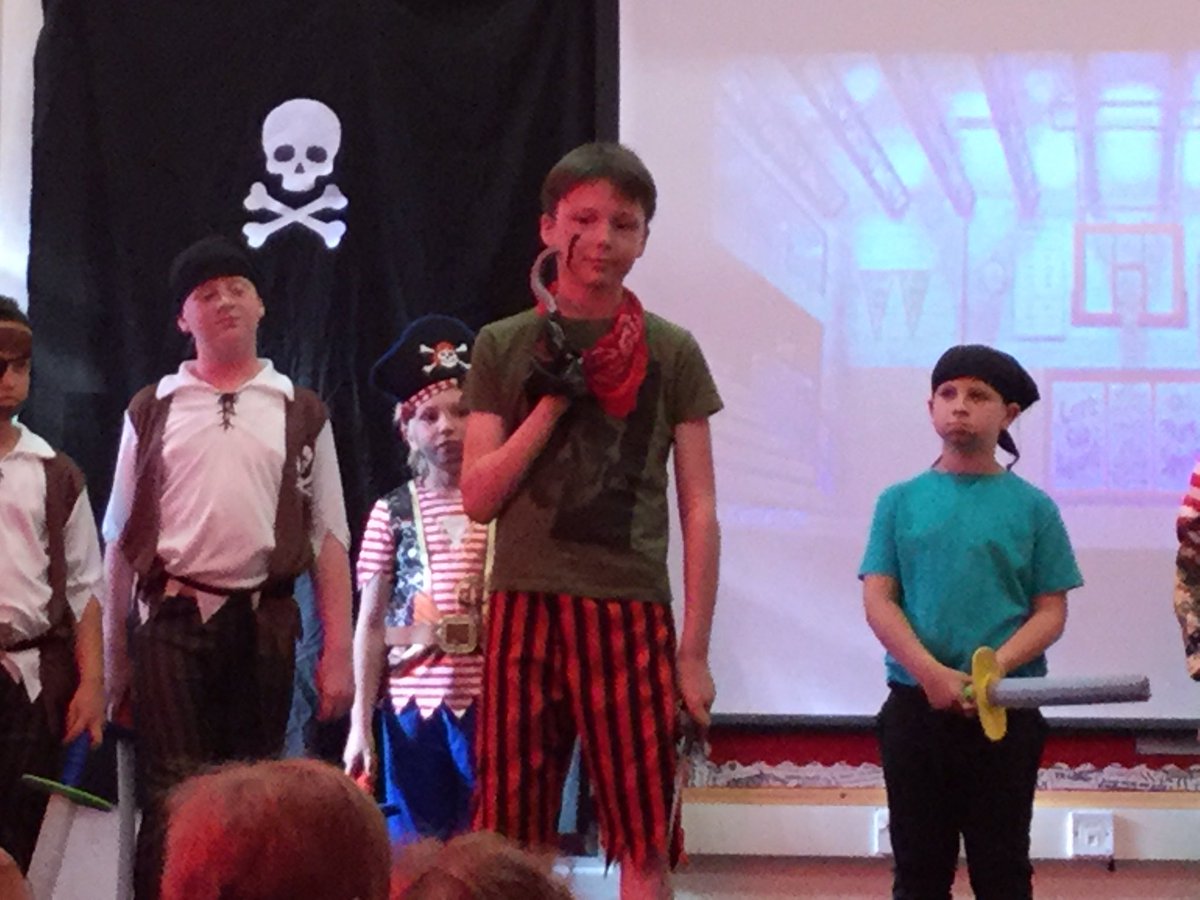 Well done KS2 for an excellent performance last night of Pirates v Princesses, it was very entertaining!