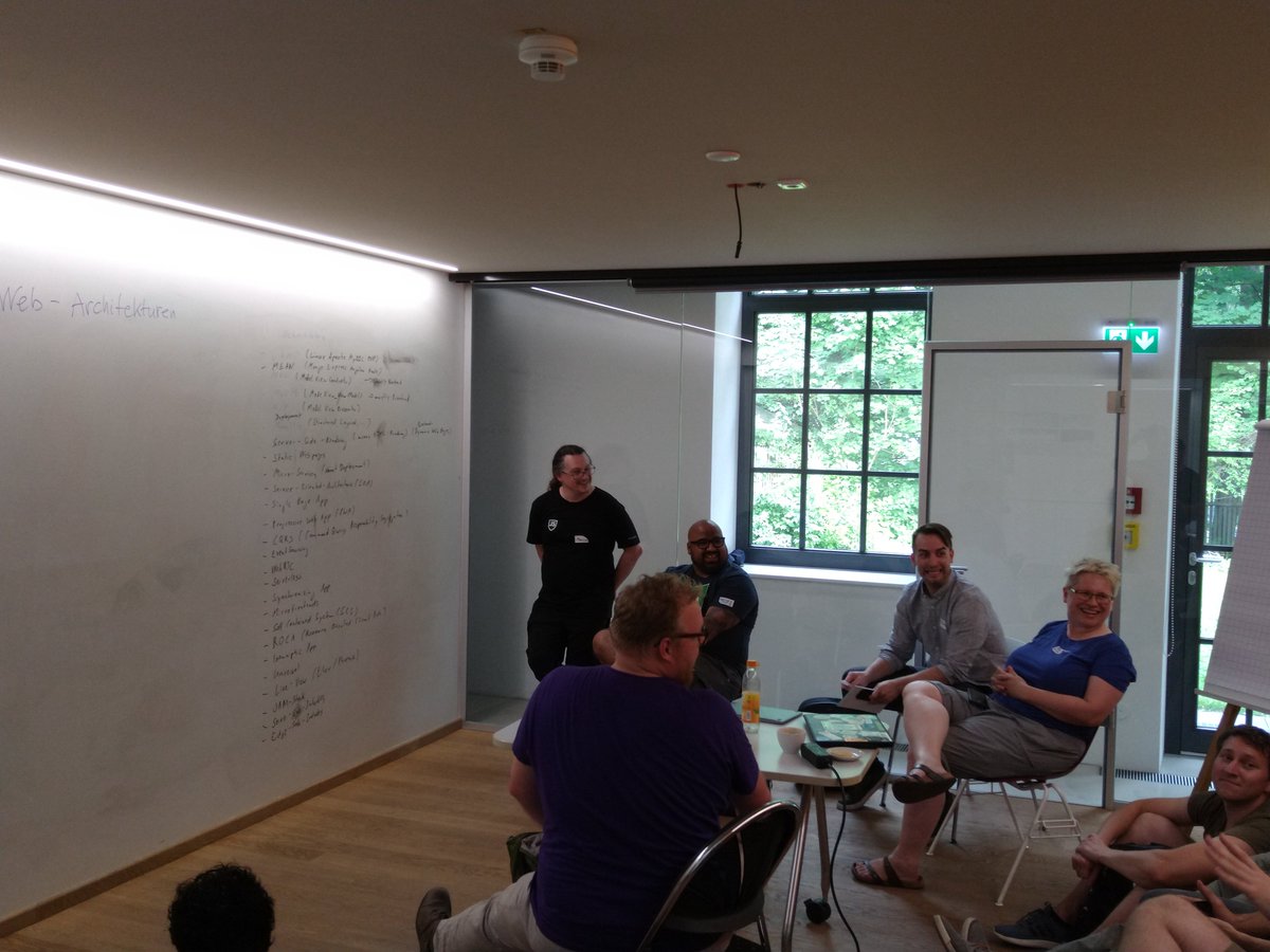 cioplenu's tweet photo. #jscc19 navigating the jungle of web architectures and trying to define terms and concepts https://t.co/CLgy05Aerl