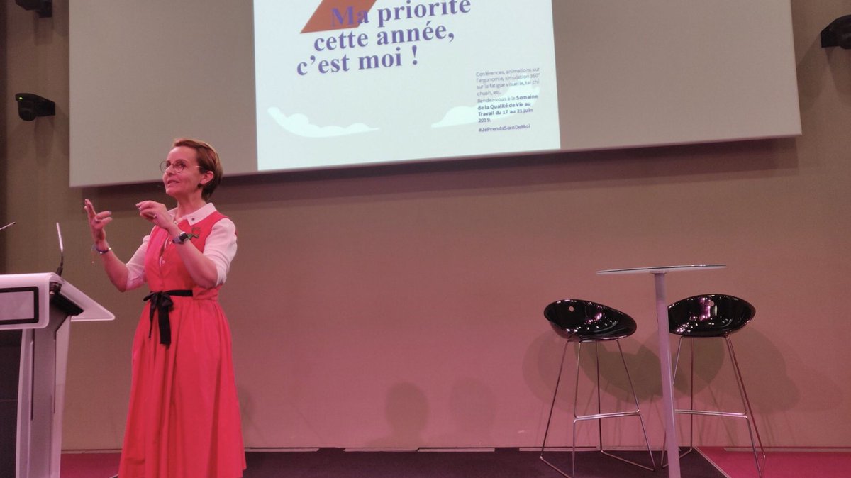 A_Duvignac's tweet photo. Ravie de cette conférence de @Flossforever «On à tous des supers pouvoirs quel est le vôtre? » que nous avons visionnée en replay à Balma et Pessac! #QVT #JePrendsSoinDeMoi @AXAFrance. J’applique dès ce soir le recensement des 3 kiffs du jour auprès de ma tribu!😀 https://t.co/x87n8vB58D